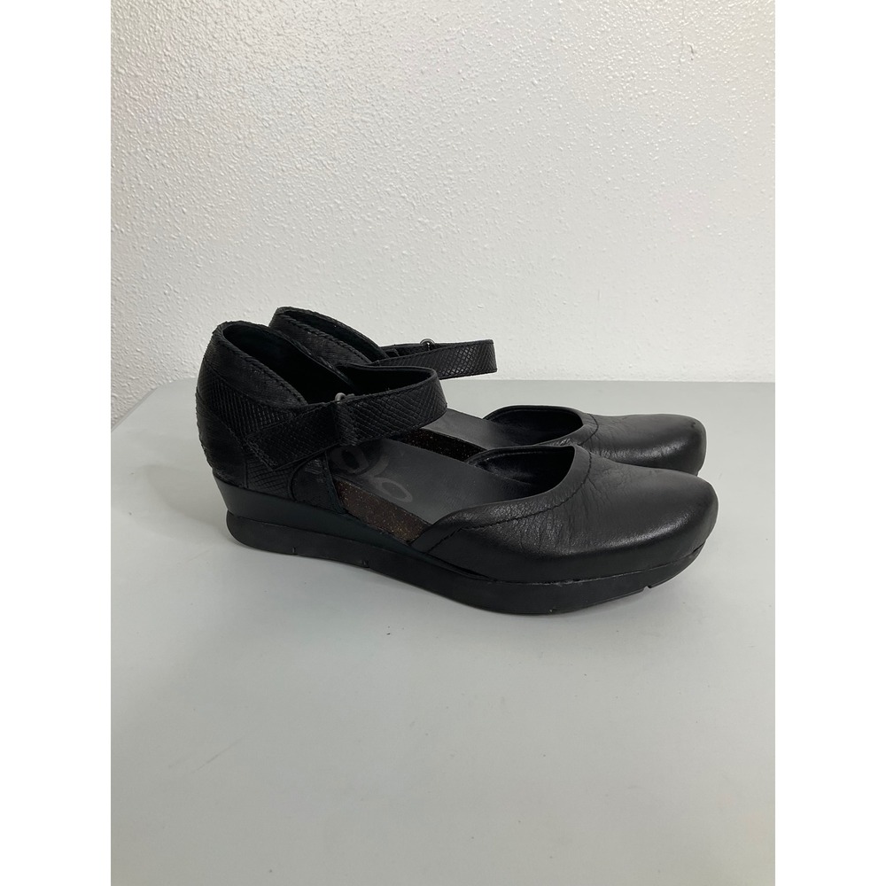 OTBT Companion Black Leather Mary Jane Wedge Shoes 8M 17F935